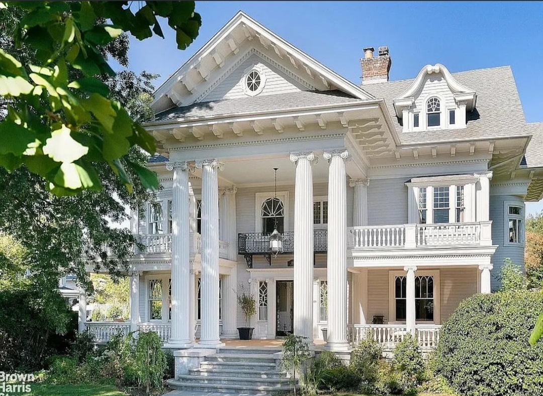 LUXURIOUS PROPERTIES